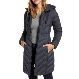 NWT Bernardo Packable Hooded Walker Coat
